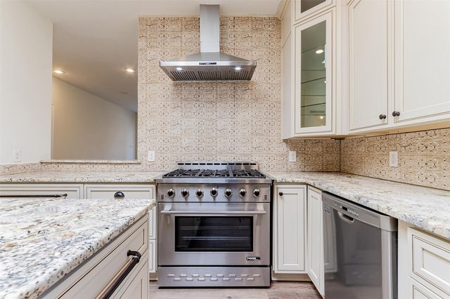 14102 Briarhills Parkway, Houston, TX 77077