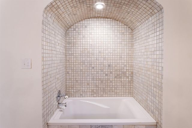 14102 Briarhills Parkway, Houston, TX 77077