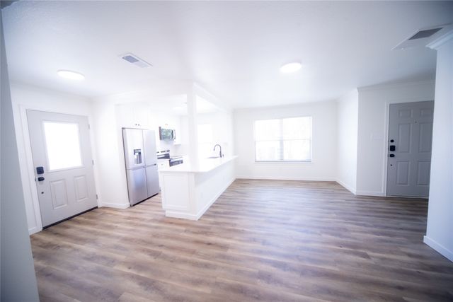 3233 S University Drive, Fort Worth, TX 76109