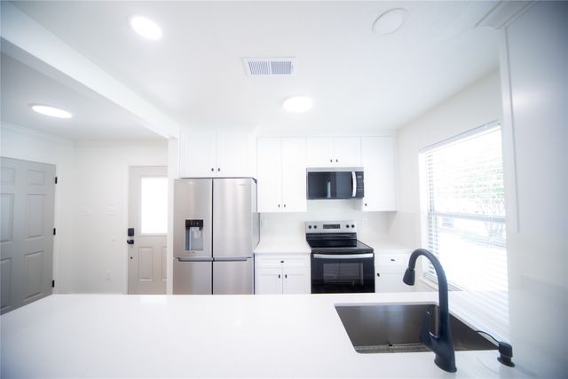 3233 S University Drive, Fort Worth, TX 76109