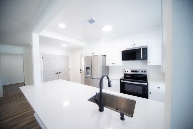 3233 S University Drive, Fort Worth, TX 76109
