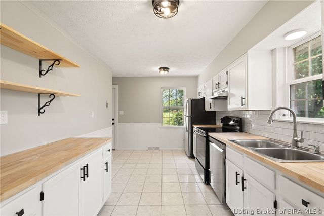 1517 Altawood Drive, Clarksville, IN 47129