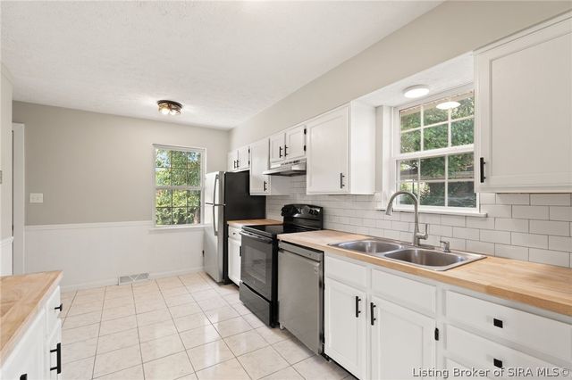 1517 Altawood Drive, Clarksville, IN 47129