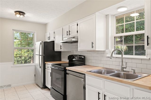 1517 Altawood Drive, Clarksville, IN 47129