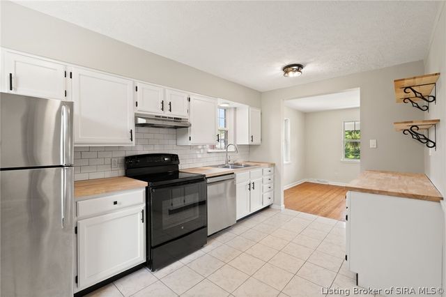 1517 Altawood Drive, Clarksville, IN 47129