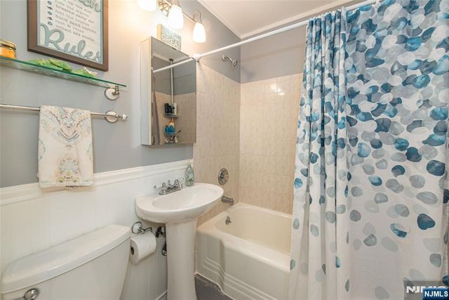 23 Sunnie, West Caldwell, NJ 07006