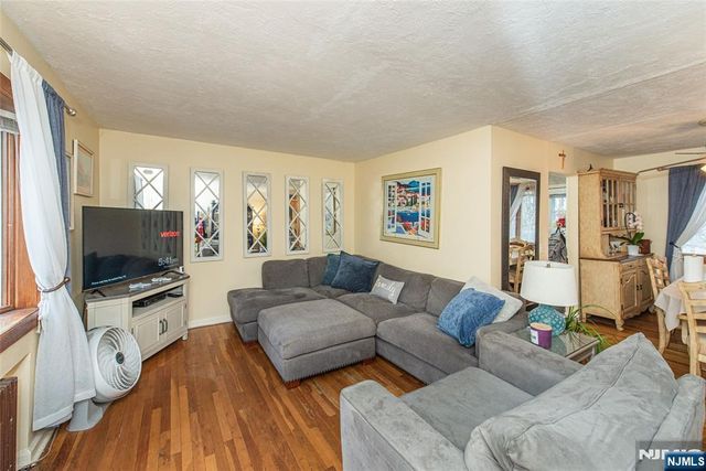 23 Sunnie, West Caldwell, NJ 07006