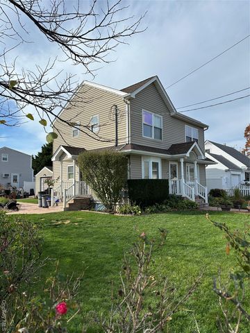 305 S Strong Avenue, Copiague, NY 11726