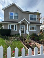 305 S Strong Avenue, Copiague, NY 11726