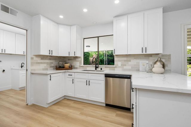 1465 W Magill Avenue, Fresno, CA 93711