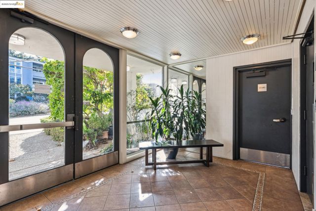 651 Oakland Ave 1E, Oakland, CA 94611