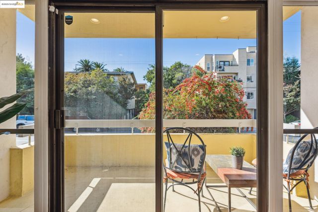 651 Oakland Ave 1E, Oakland, CA 94611