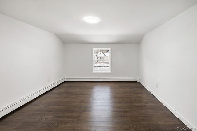 15 Gardiners Road, Sound Beach, NY 11789