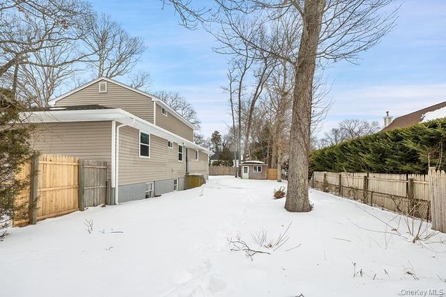 15 Gardiners Road, Sound Beach, NY 11789