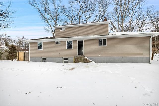 15 Gardiners Road, Sound Beach, NY 11789