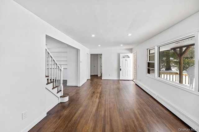 15 Gardiners Road, Sound Beach, NY 11789