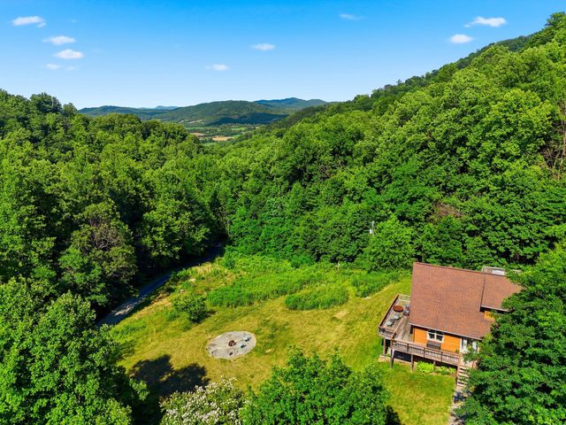 2411 QUAKER RUN RD, Banco, VA 22711