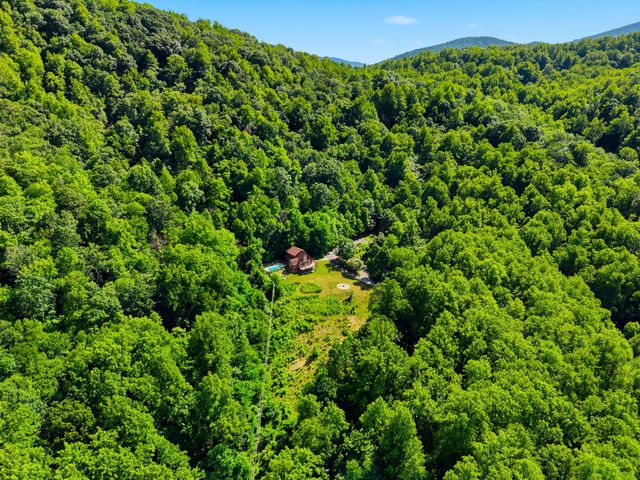 2411 QUAKER RUN RD, Banco, VA 22711
