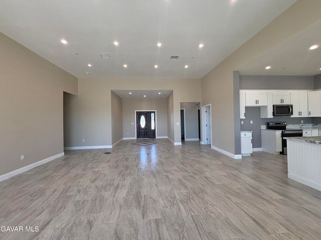 6658 W Avenue A Avenue, Lancaster, CA 93536