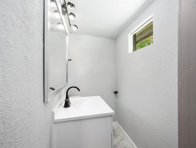 810 Clinton Park Street, Houston, TX 77029