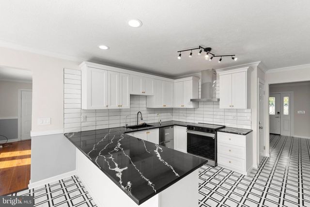 405 SPRING HOLLOW RD, Woodstock, VA 22664