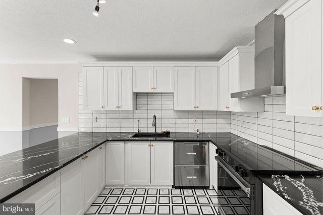 405 SPRING HOLLOW RD, Woodstock, VA 22664