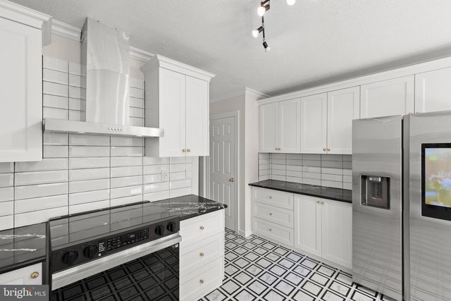 405 SPRING HOLLOW RD, Woodstock, VA 22664