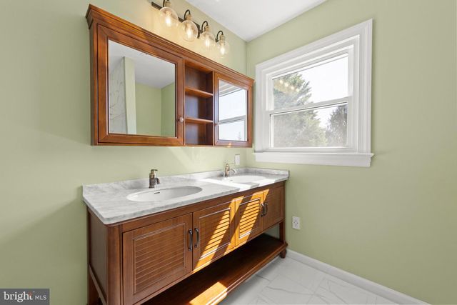 405 SPRING HOLLOW RD, Woodstock, VA 22664