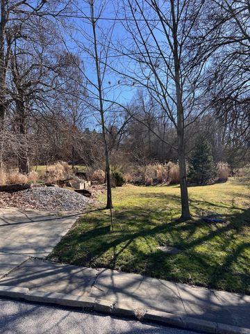 44 W Crescent Avenue, Woodlawn, KY 41071