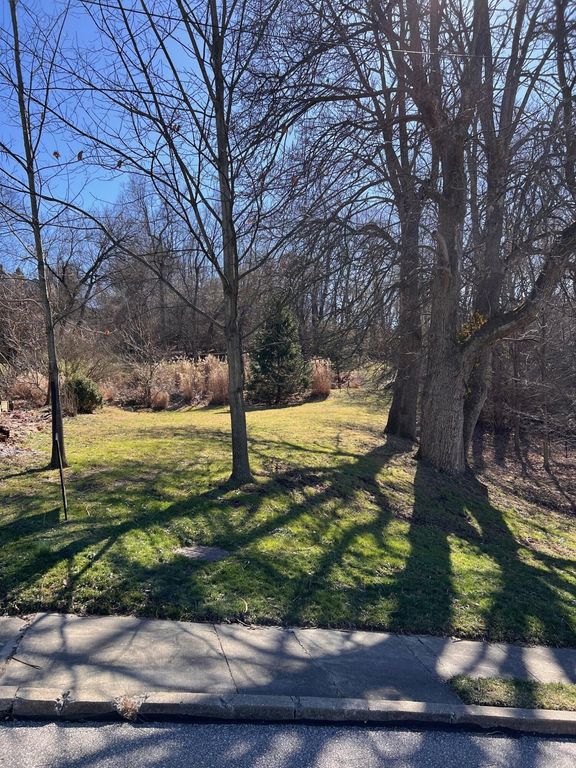 44 W Crescent Avenue, Woodlawn, KY 41071