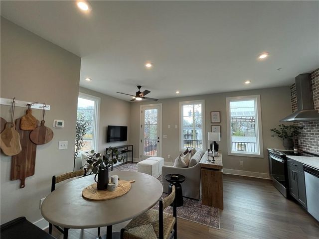 498 Burroughs Street SE 323, Atlanta, GA 30315