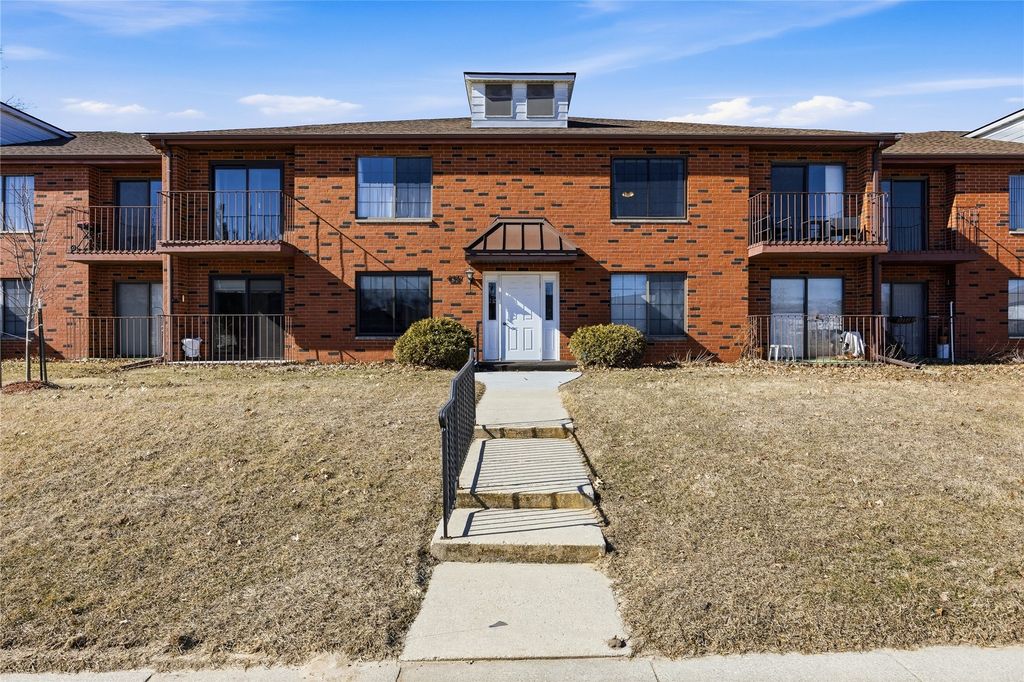 4561 Maureen Drive SE 42, Cedar Rapids, IA 52403