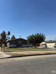 3527 Balboa Drive, Bakersfield, CA 93304