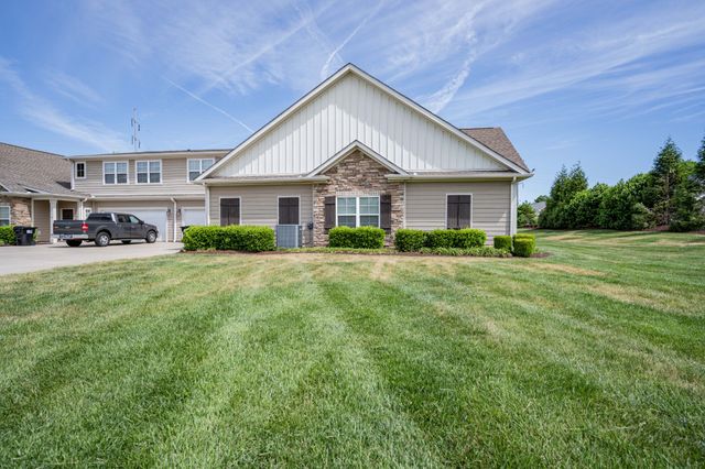 2135 Stonecenter Ln, Murfreesboro, TN 37128