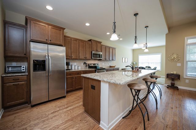 2135 Stonecenter Ln, Murfreesboro, TN 37128