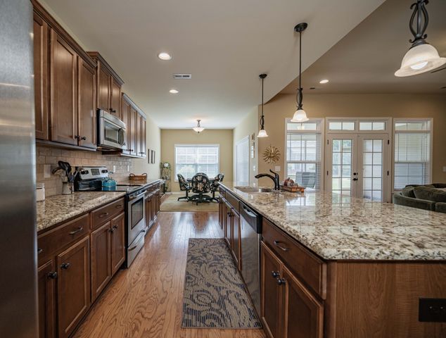 2135 Stonecenter Ln, Murfreesboro, TN 37128
