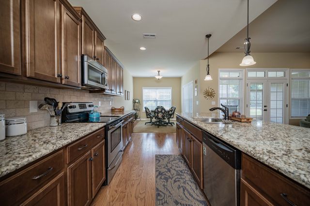2135 Stonecenter Ln, Murfreesboro, TN 37128
