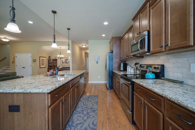 2135 Stonecenter Ln, Murfreesboro, TN 37128
