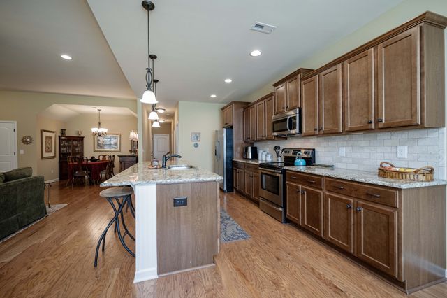 2135 Stonecenter Ln, Murfreesboro, TN 37128