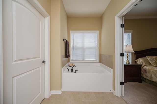 2135 Stonecenter Ln, Murfreesboro, TN 37128