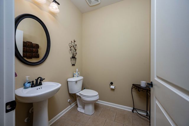 2135 Stonecenter Ln, Murfreesboro, TN 37128