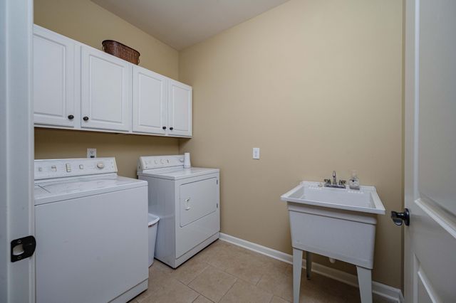 2135 Stonecenter Ln, Murfreesboro, TN 37128