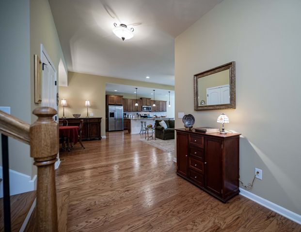 2135 Stonecenter Ln, Murfreesboro, TN 37128