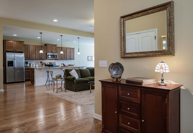 2135 Stonecenter Ln, Murfreesboro, TN 37128