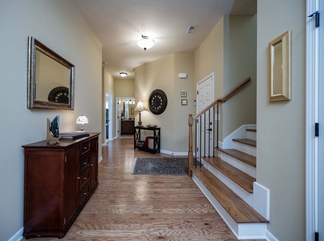 2135 Stonecenter Ln, Murfreesboro, TN 37128