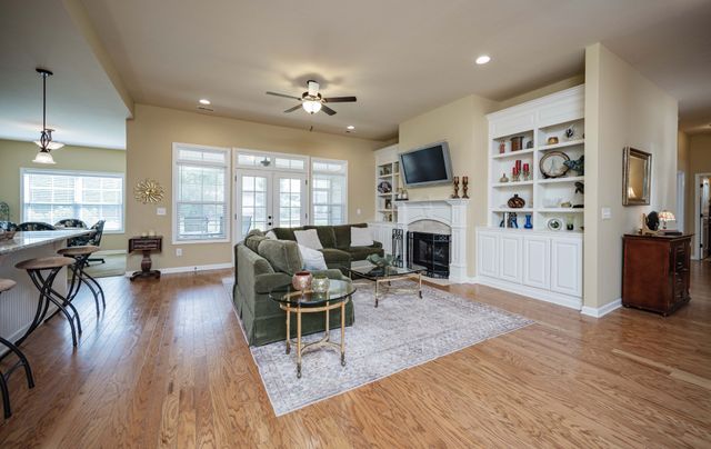 2135 Stonecenter Ln, Murfreesboro, TN 37128