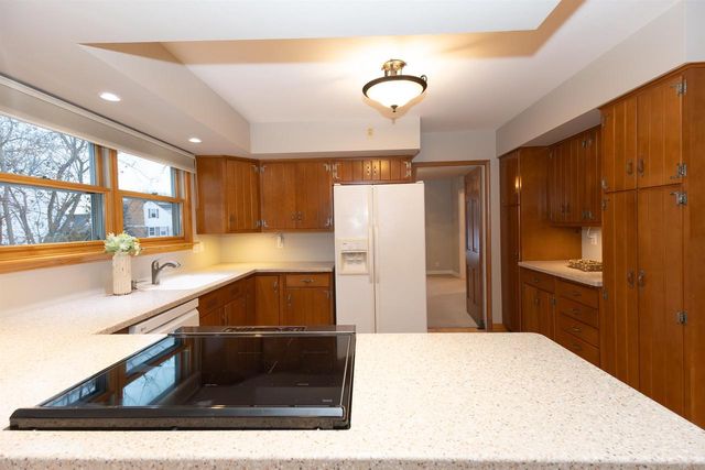 1616 HICKORY STREET, Oshkosh, WI 54901