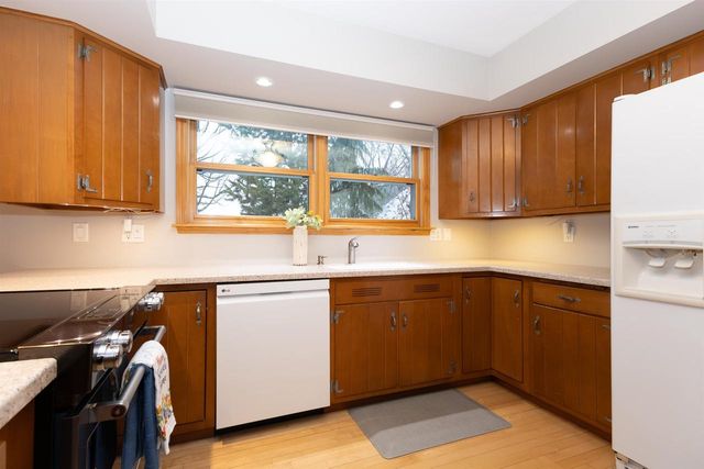 1616 HICKORY STREET, Oshkosh, WI 54901