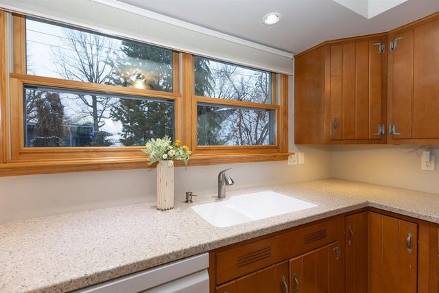 1616 HICKORY STREET, Oshkosh, WI 54901