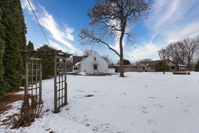 1616 HICKORY STREET, Oshkosh, WI 54901